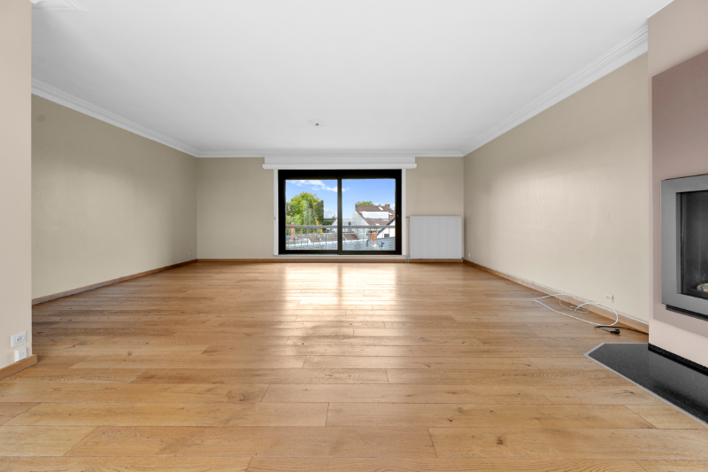 UNIEK INSTAPKLAAR ZEER GEZELLIG  PENTHOUSE MET TERRAS VAN BIJNA 80 M! MET ZICHT OP HET MOOISTE PLEINTJE VAN DE STAD - photo 3