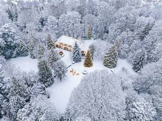 Renovation project: Stately villa on exceptional 4.2 hectare estate in Hove - with second residence, pool, tennis court, and park areaIn the heart of...