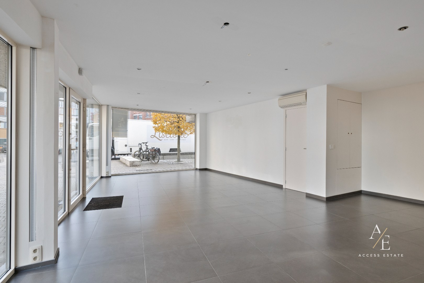 ZOTTEGEM - Uniek commercieel pand op de Markt! - foto 4