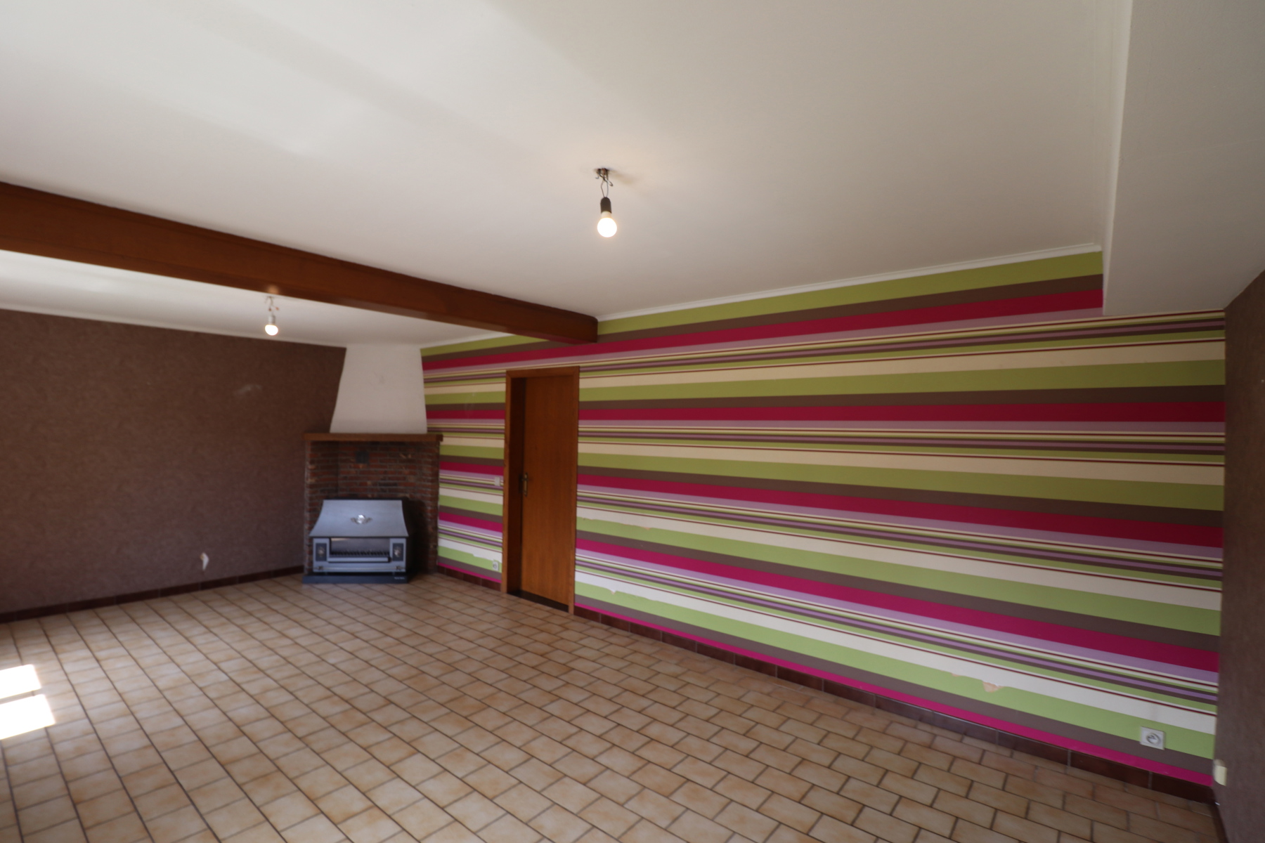 Woning met 4 slaapkamers, terras met tuin en garage. - foto 2