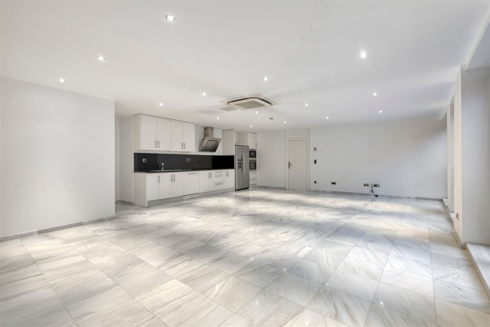 For the shop aholics between us: Meir shopping street - foto 5