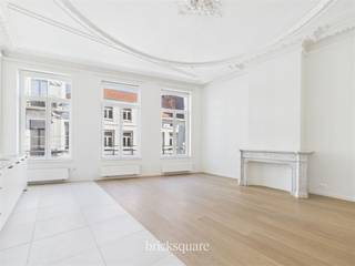 IXELLES – Situé au cœur de Bruxelles, cet appartement unique entièrement rénové attend un nouveau propriétaire. Cet élégant appartement de...