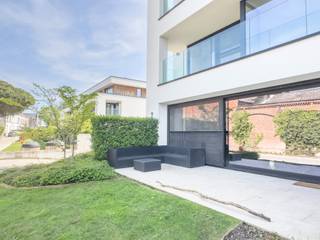 Maak snel uw afspraak via Anne De Block- OC Vastgoed: 0471 38 00 36 of anne@ocvastgoed.beDit modern, instapklaar appartement (77m²) met één...