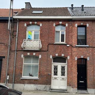 Deze aangename woning is rustig gelegen en bevindt zich op korte afstand van het centrum van Dendermonde, met vlotte verbindingen naar...