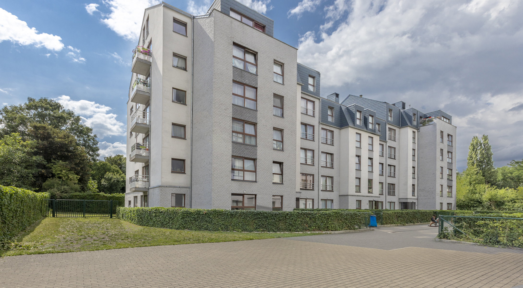 Mooi modern appartement met autostaanplaats en kelder - foto 2