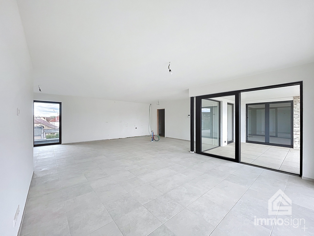 Instapklaar penthouse met 2 slaapkamers, ruim terras, 2 parkeerplaatsen en berging te Kinrooi - foto 5