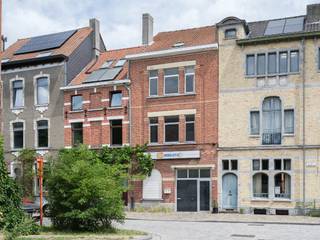 Unieke opportuniteit! Te renoveren woning met atelier/loods, ruime tuin en bijzonder veel potentieel op een boogscheut van het stadscentrum. Dit...
