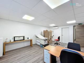 ***A LOUER *** Tubize centre ! Superbe cabinet médical idéalement situé en plein cœur de Tubize dans un centre médical, bien-être et sportif...