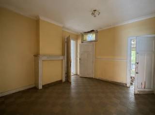 Menen - Ruime woning met 5 slaapkamers en ruime tuin.Volledig te renoveren woning met veel mogelijkheden, centraal gelegen. Biedt veel ruimte zowel...
