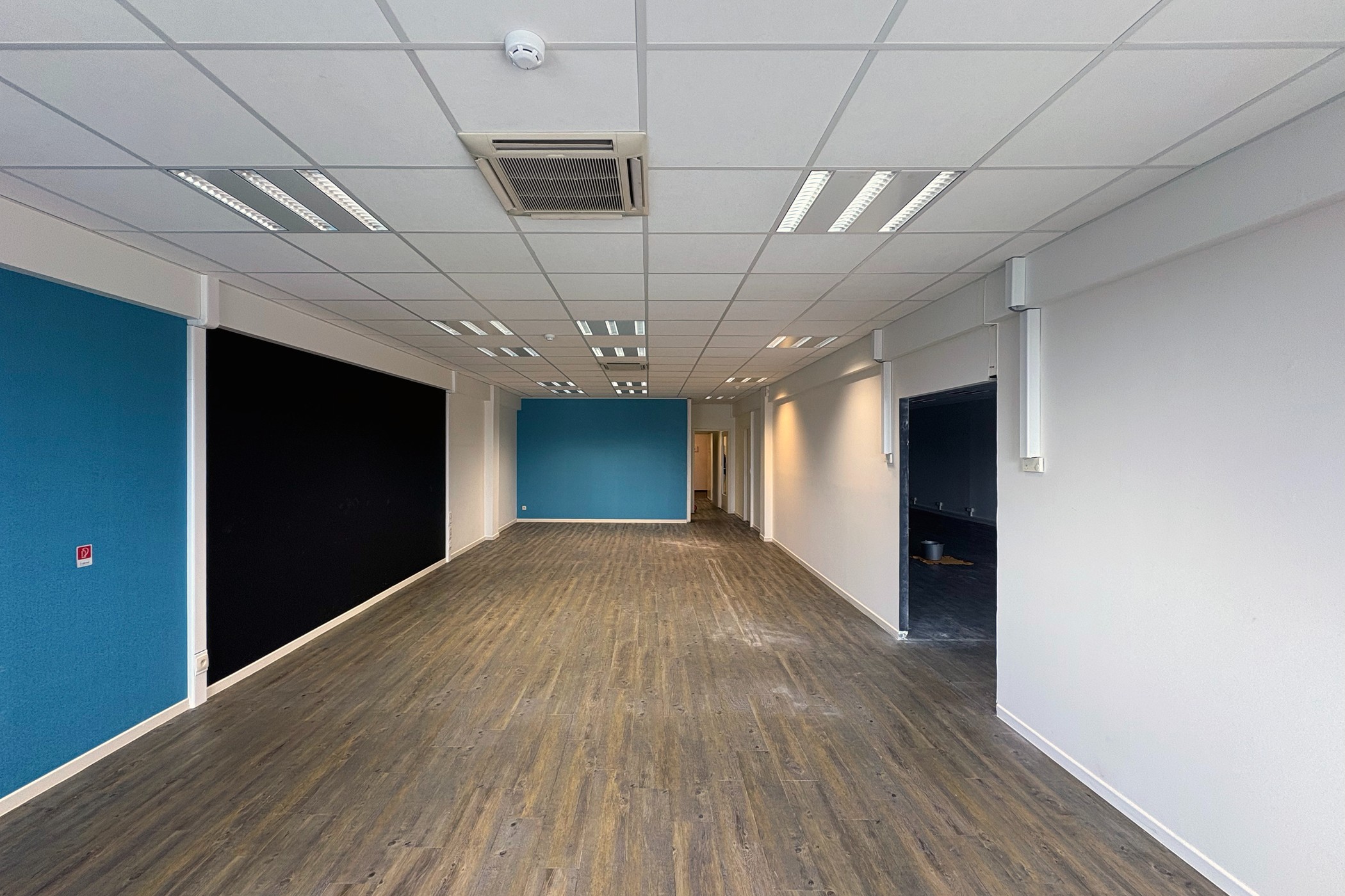 Instapklare kantoorruimtes (106 m²) in industriepark te Drongen - photo 5