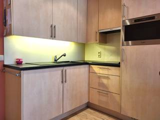 Deze bemeubelde instapklare studio met slaaphoek en terras is centraal gelegen in Oostduinkerke-Bad op het tweede verdiep van de residentie ODK PROMENADE, vlakbij de Zeedijk en het strand.<br />De studio is voorzien van alle comfort, waarbij recent de ramen en radiatoren werden vernieuwd en heeft volgende indeling:<br />Inkom, slaaphoek, vernieuwde badkamer met douche, wastafel en toilet, woonkamer met een recent vernieuwde geïnstalleerde open keuken die uitgeven op het aangename terras.<br />Eveneens is er in de residentie een ruime fietsenstalling voorzien.