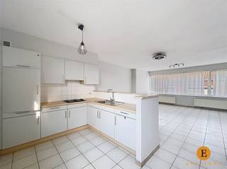 Lichtrijk en ruim appartement te huur op topligging in Sint-NiklaasBent u op zoek naar een ruim en instapklaar appartement in een rustige wijk met...