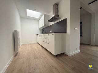 GERENOVEERD  APPARTEMENT IN NIELDit aantrekkelijke appartement van 84 m² (volgens EPC-attest), gelegen in het levendige Niel, biedt een perfecte...