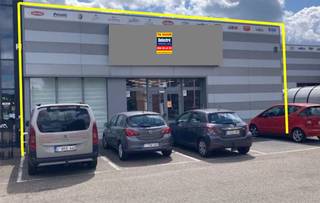 Ruime baanwinkel te huur, gelegen te HERSTAL (RUIMTE A) op een goed draaiend retailpark met andere grote spelers zoals ‘Exterio’, ‘Hubo’,...