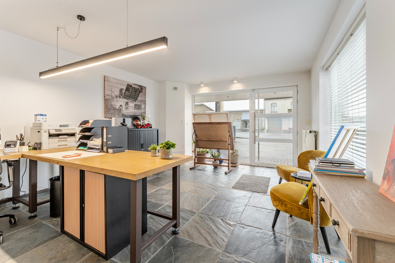 Roeselare-Gits. Opportuniteit aan de Bruggesteenweg gelegen. RUIME LUXE VILLA MET KANTOOR & MAGAZIJN , 4 slaapkamers, uiterst commercieel en zichtbaar. Recent vernieuwd ! - foto 5