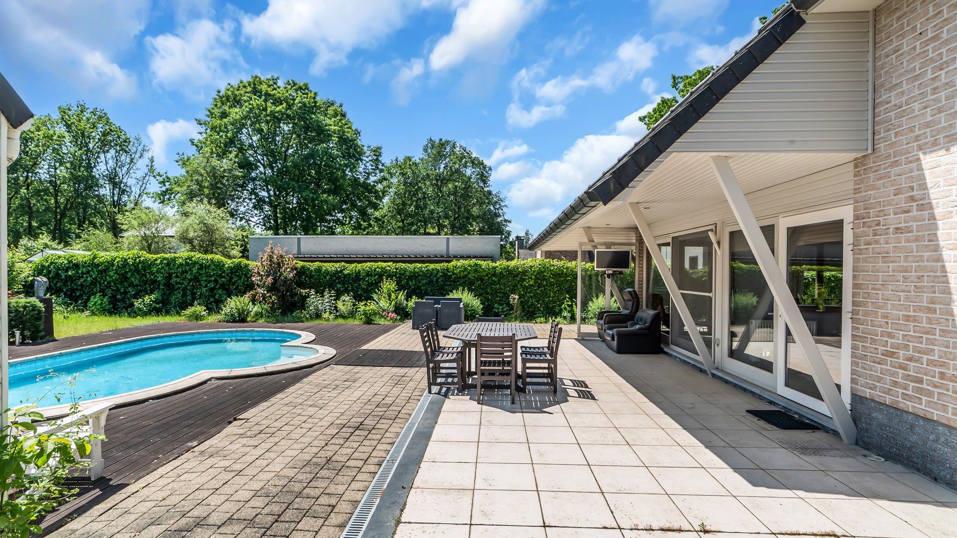 Ruime en instapklare woning met zwembad in Genk (Bret) - photo 5