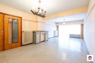 Ruim appartement met 2 slaapkamers (mogelijks 4 tot 5) te centrum Malderen.De huidige bewoonbare oppervlakte is 88m² maar de ruime zolder met vaste...
