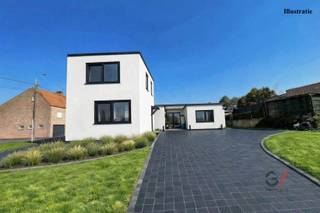 <p>Ruime woning met veel potentieel in Herselt, gelegen in de Gustaaf Vandenheuvelstraat 170. De woning is gedeeltelijk gerenoveerd en biedt de mogelijkheid om verdere afwerkingen volledig naar eigen smaak uit te voeren.</p><p>Binnen zijn er vijf slaapkamers en één badkamer, wat de woning ideaal maakt voor grotere gezinnen of wie extra ruimte nodig heeft voor een bureau, hobbykamer of logeerkamer. De indeling laat verschillende mogelijkheden toe om de ruimtes verder te optimaliseren.</p><p>Een van de grootste troeven is de ruime tuin, perfect om te genieten van het buitenleven. Er is voldoende plaats voor een terras, speelzone voor kinderen of een groene tuin, waardoor het een ideale plek is voor ontspanning en recreatie.</p><p>De woning ligt in een rustige straat in Herselt, een groene gemeente in de Kempen. In de buurt zijn winkels, scholen, horeca en recreatiemogelijkheden aanwezig. Bovendien zijn omliggende gemeenten en steden vlot bereikbaar, zodat u zowel van rust als van praktische bereikbaarheid kan genieten.</p><p>Kortom, een ruime woning met vijf slaapkamers, grote tuin en veel potentieel, ideaal voor wie een woning naar eigen wens wil afwerken. Interesse? Contacteer Lauren van Gilles Vastgoed via 0468/ 367 951 of e-mail haar via lauren@gillesvastgoed.be</p>
