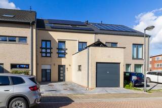 Zaventem: recente (2013), zeer volledige en mooie afgewerkte woning voorzien van alle moderne comfort, gelegen in een rustige residentiële...