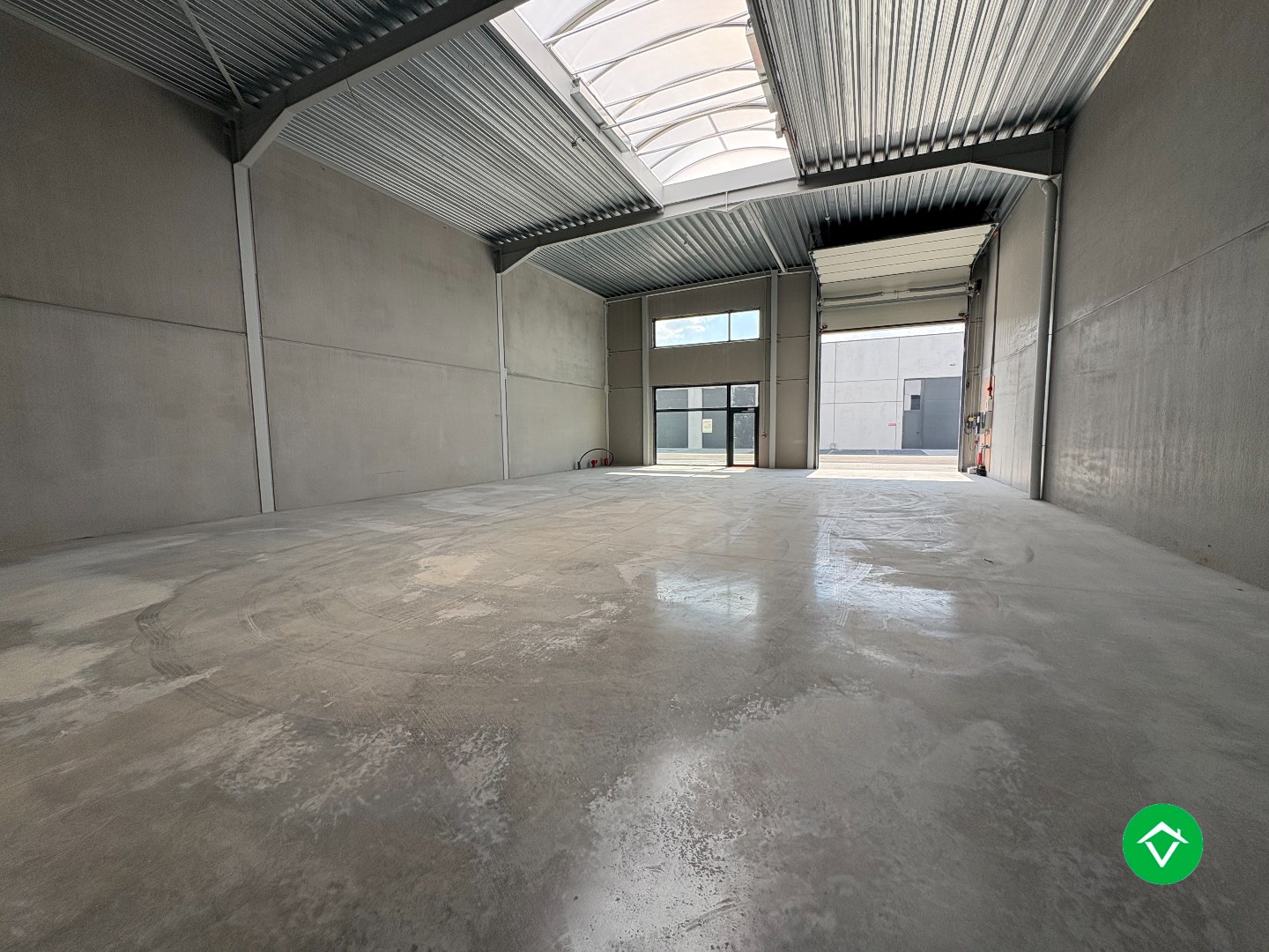 Loods te koop – 246 m² met 2 parkeerplaatsen inbegrepen op de industriezone te Ichtegem - foto 4
