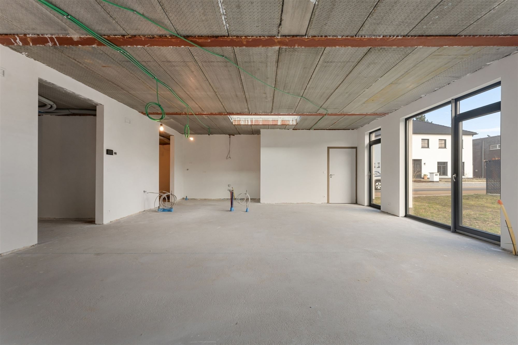 AF TE WERKEN RUIME WONING (222M²) MET 2 SLAAPKAMERS EN TUIN MET TUINKAMER OP 6A 81CA TE PAAL - foto 5