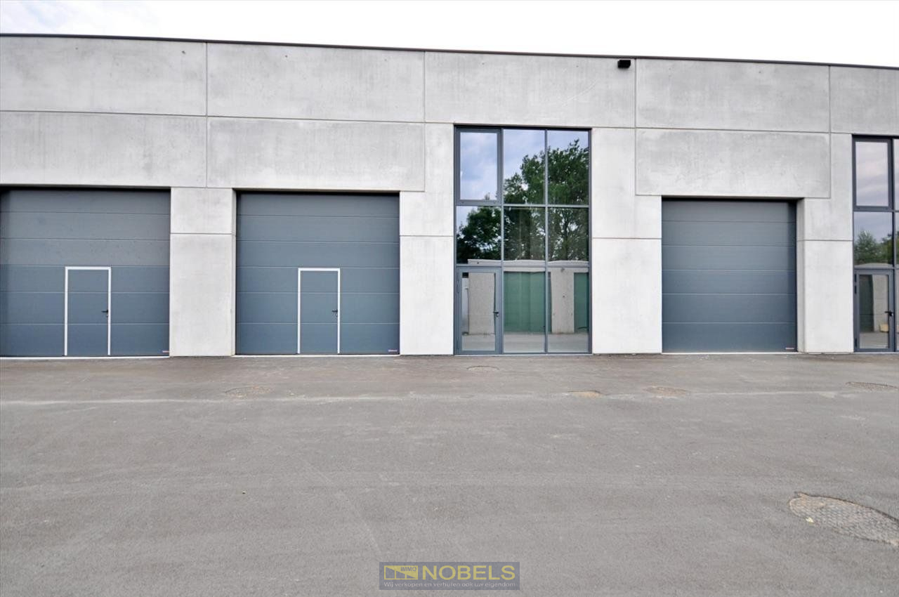Te huur, ruim, industrieel magazijn gelegen te Ronse - foto 4