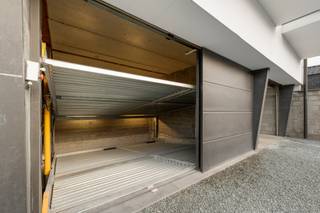 Te koop: gesloten garage in het centrum van Dendermonde, op korte afstand van het treinstation en belangrijke invalswegen. Deze praktische garage van...