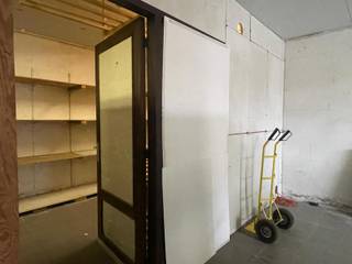 Dit praktische magazijn in Hoogstraten, ter hoogte van Vrijheid 62, biedt een vlot bereikbare locatie nabij het centrum en...