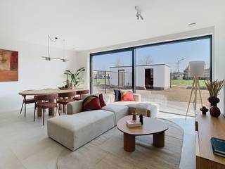 Stijlvolle en instapklare gezinswoning met zonnige tuin en garageOntdek deze prachtige gesloten bebouwing op een perceel van 2a 40ca, waar...