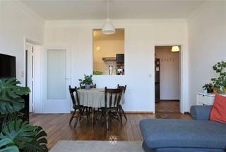 <p><span>Patijntjestraat 132: Op zoek naar een</span><span> gezellig appartement te huur nabij Gent Station? </span><span>Dan is dit pand mogelijk iets voor u.</span></p><p><span> </span></p><p><span>De belangrijkste troeven in een notendop:</span></p><ul><li><span>Gunstige locatie tussen Station Gent-Sint-Pieters en stadscentrum</span></li><li><span>Gelegen in een rustige groene straat, nabij de blaarmeersen</span></li><li><span>Droogzolder voorzien in gebouw</span></li><li><span>Inclusief ruime kelderberging</span></li></ul><p><span> </span></p><p><span>Indeling:</span></p><p><span>Inkomhal, leefruimte, halfopen keuken (gasvuur, vaatwasmachine, dampkap, oven), 2 slaapkamers waarvan 1 toegang geeft tot de badkamer (bad-douche combinatie, toilet, lavabo, aansluiting wasmachine) met aansluitend een grote opbergruimte, apart toilet. </span></p><p><span>Inclusief kelderberging</span></p><p><span> </span></p><p><span>Beschikbaar vanaf 01/10/2026. Domicilie verplicht.</span></p><p><span>Huurprijs: € 900 + € 150 provisie algemene kosten en verwarming. EW afzonderlijk af te rekenen.</span></p><p><span> </span></p><p><span>Neem contact op met Axel Lenaerts makelaars voor een bezoek via onze website.</span></p><p><span> </span></p>