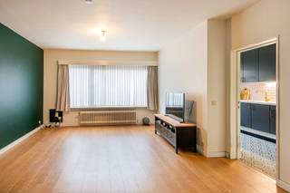 Je ontdekt hier een charmant en lichtrijk appartement op de eerste verdieping van een kleinschalig gebouw, ideaal voor wie comfortabel wil wonen...