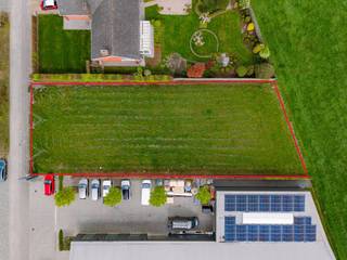 <p><strong><span>Grond te koop in Hooglede – interessante opportuniteit!</span></strong></p>
<p><span>Ontdek dit aantrekkelijk perceel grond gelegen in woongebied, met potentieel voor het creëren van twee bouwgronden. De gemeente Hooglede heeft principieel bevestigd dat een verkaveling in twee loten mogelijk is, mits het verkrijgen van de vereiste verkavelingsvergunning.</span></p>
<p><span>Een ideale kans voor investeerders of wie op zoek is naar een project met toekomstmogelijkheden!</span></p>
<p><span>Interesse of graag meer informatie?</span><br /><span>Contacteer Simon via 0498/123.708 of mail naar </span><span>simon@vicusvastgoed.be</span><span>.</span></p>