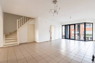 Ruim duplex appartement van ca. 130 m² op toplocatie in WijnegemDit lichtrijke duplex appartement combineert ruimte, functionaliteit en een centrale...