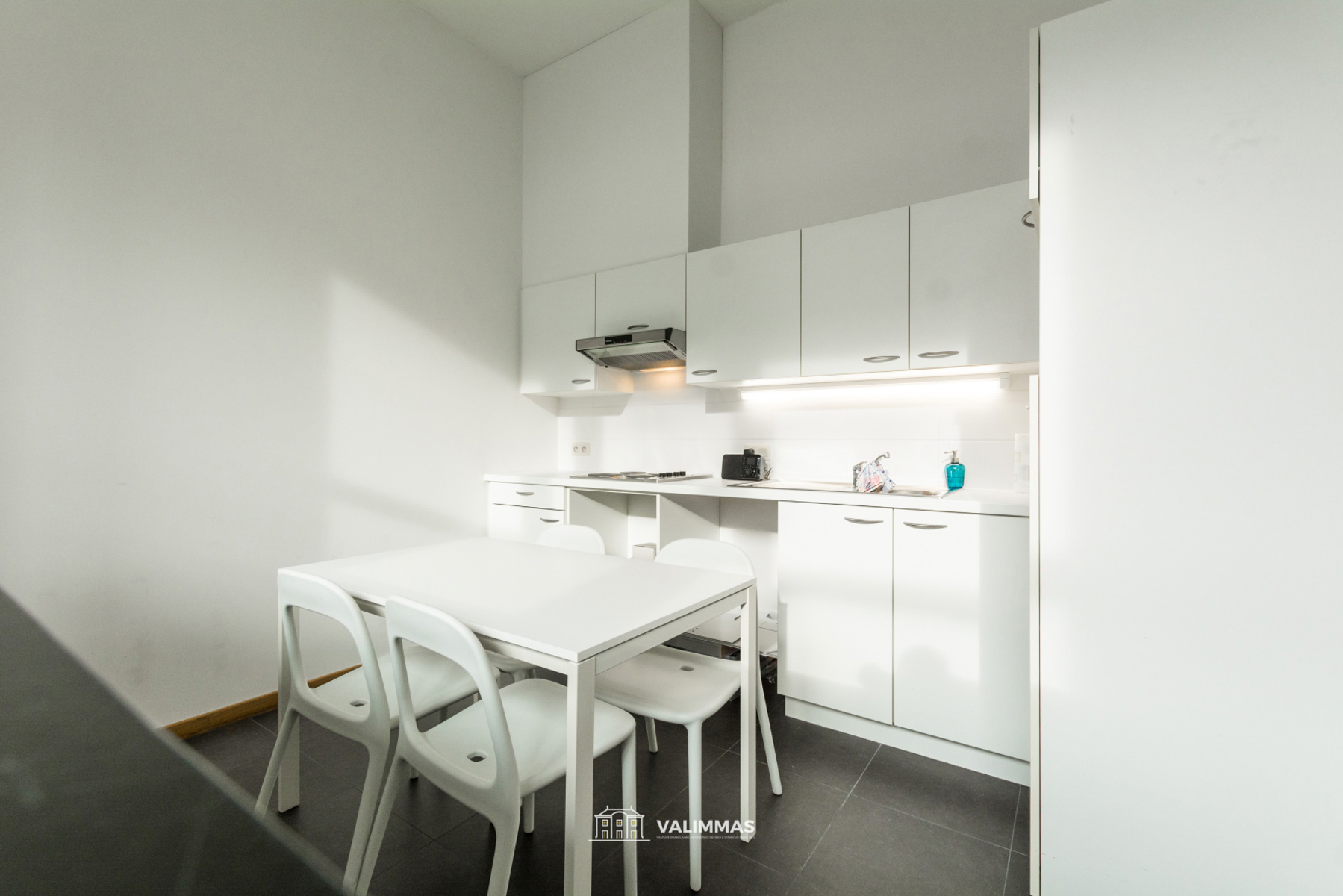 Commercieel gelegen kantoorruimte in stijlvolle herenwoning - foto 3