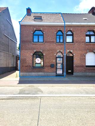 BEZOEKDAG OP 19 JULI – VOOR INFO BEL 0487 60 82 30 OF MAIL LAVIEENROSIE.INFO@GMAIL.COM.Deze charmante woning combineert gezelligheid met een ideale...