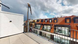 Volledig vernieuwd dakappartement met 1 slaapkamer, gelegen in het centrum van Heist. Ook de gemeenschappelijke delen van het gebouw werden...