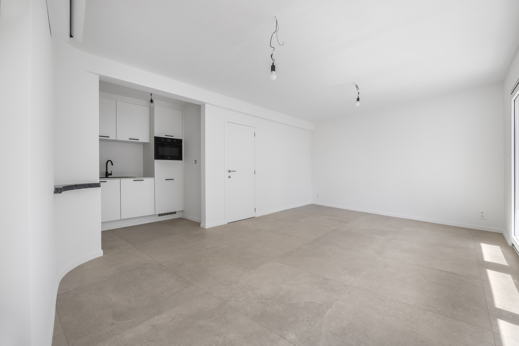 Volledig vernieuwd 2-slaapkamer appartement met 2 terrassen - foto 3