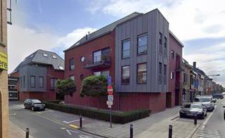 <strong>Wevelgem - Luxe appartement met 2 kamers en garage te huur.</strong><br /><br /><strong>Bestaande uit:</strong><br />Inkom, toilet, 2 slaapkamers, badkamer, berging (wasruimte), woonkamer met open keuken<br /><br />+ Compleet in orde: geschilderd, gordijnen en lampen<br />+ Ruime garage<br />+ Ruim en zonnig terras<br />+ Op wandelafstand van de markt<br /><br /><strong>Interesse?</strong> Klik hier! https://mijnhuurprofiel.be/property/975c686b-952f-45f5-98fc-43af1567a5f4