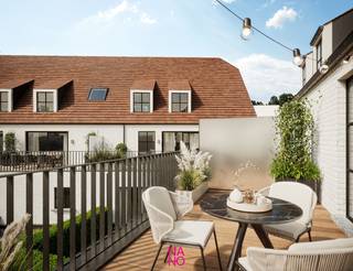 <span><span><em><strong>Ruim 2-slaapkamerappartement in Villa Grace – met groot zuidgericht zonneterras, Westkapellestraat</strong></em></span></span><br /><br />Dit ruim appartement op de eerste verdieping beschikt over een lichtrijke woonkamer met open leefkeuken, twee ruime slaapkamers met een douchekamer en een apart toilet, een praktische bergruimte. <br /><br />U kunt in alle privacy en rust genieten van de zon en buitenlicht op uw ruim buitenterras. <br /><br />Hier woont u comfortabel met alle voordelen van nieuwbouw in een rustige dorpskern op korte afstand van Knokke en de zee<br /><br /><span><span><em><strong>Interesse?</strong></em></span></span><br />Bent u benieuwd naar dit appartement en wenst u meer informatie? Neem contact op met Immo NANO via 050 60 60 78 of info@immonano.be.