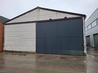 Stockageloods van +/- 650 m² te huur te Putte.De loods maakt deel uit van een groter geheel.Er zijn twee toegangspoorten voorzien.Betonnen...