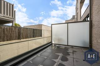 Ontdek dit functionele appartement van 119 m² met een terras van 10m², gelegen op het gelijkvloers van Residentie Albatros, en vlakbij park...