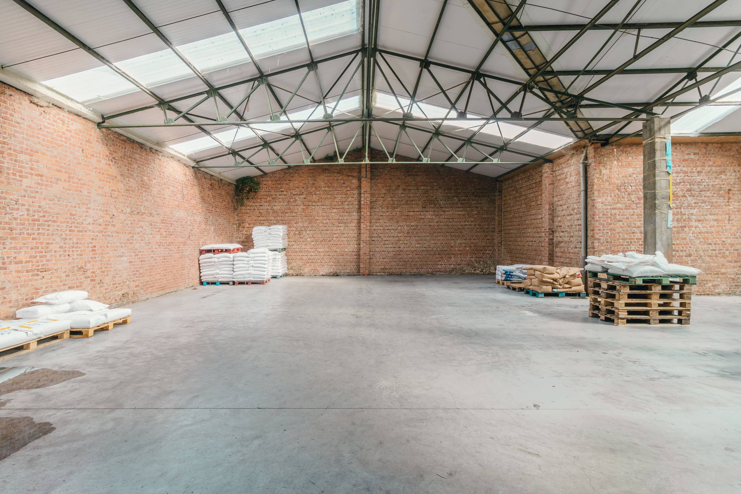 Magazijn met bijhorend woonuitbreidingsgebied - foto 4