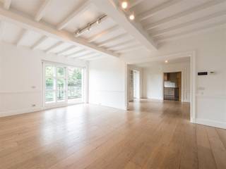 Ideally located just steps from the Montgomery roundabout, on the fourth floor of a spacious building, this apartment offers approximately 234 m²...