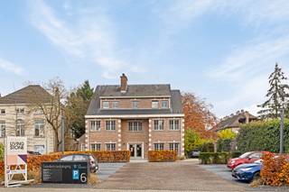 Large practice space of 165m² with 12 parking spaces in the heart of Kortenberg, practically located near arterial roads and public...