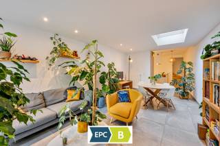 Topper in het centrum van Zottegem! Compleet gerenoveerde en instapklare woning! Alles is van A tot Z vernieuwd (nieuw dak, ramen, technieken,...