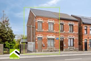 Op wandelafstand van het centrum van Tongeren bevindt zich deze charmante halfopen woning, die in 2025 volledig gerenoveerd werd, met ondermeer...