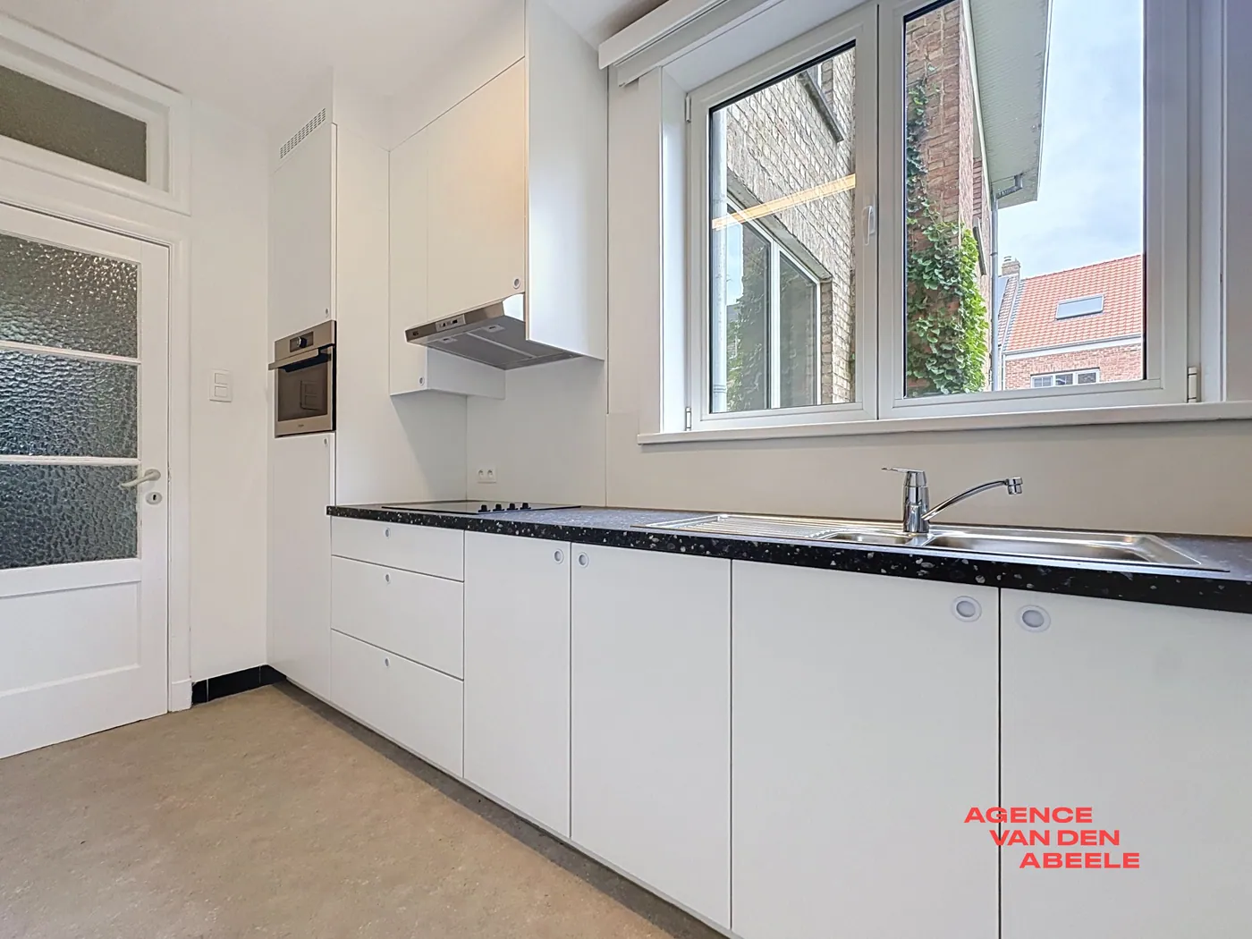 Charming 1-Bedroom Apartment in Bruges - photo 3