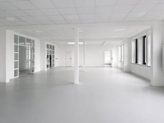 Bent u op zoek naar een functionele en strategisch gelegen bedrijfsruimte? <br />Dan is dit volledig gerenoveerd industrieel pand op de grens met Schelle en Aartselaar ideaal als activiteits- en/of opslagruimte. <br />Dankzij de uitstekende ligging vlakbij de A12 geniet u van een vlotte verbinding tussen Brussel en Antwerpen, perfect voor ondernemers die mobiliteit en bereikbaarheid belangrijk vinden.<br />De opsplitsbare units zijn voorzien van vloerverwarming, wat zorgt voor een aangenaam werkklimaat. Daarnaast beschikt het gebouw over een goederenlift, waardoor het laden en het lossen van goederen efficiënt verloopt.<br />Naast de eigen ruimte kan u gebruikmaken van verschillende gemeenschappelijke faciliteiten, zoals een vergaderruimte, een gezellige refter met uitgeruste keuken en een ruim dakterras om even te ontspannen.<br />Een extra troef is de aanwezigheid van een conciërge in het gebouw, die zorgt voor een vlotte werking en extra gemak.<br />LET OP: Deze units zijn NIET bestemd voor kantoorruimtes.<br />Prijs: € 130 (gelijkvloers) of € 120 (eerste verdieping)/m²/jaar (exclusief 21% BTW) + € 15/m²/jaar servicekosten (exclusief 21% BTW).<br />Een parking op 100 meter van het gebouw is verplicht mee te huren aan € 50/maand (exclusief 21% BTW).<br /><br />Op de website kan u onder "Documenten" enkele opties bekijken hoe de units eventueel kunnen worden ingedeeld.<br />Uiteraard kunnen hieraan in samenspraak met de eigenaar wijzigingen worden aangebracht.<br /><br />Neemt u gerust contact op met ons kantoor om een plaatsbezoek in te plannen!