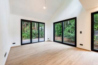 [[ DIT PAND NEEMT DEEL AAN DE ERA OPEN HUIZEN DAG OP 6/12 VAN 9:30 TOT 10:30 ]]Vakantiewoning omringd door groen en rust!Op een idyllische locatie,...