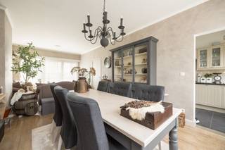 In de prachtige wijk en in een doodlopende straat Nachtegalenhof ligt de Oslostraat. Aan nummer 6 vindt u deze gezellige en instapklare woning...